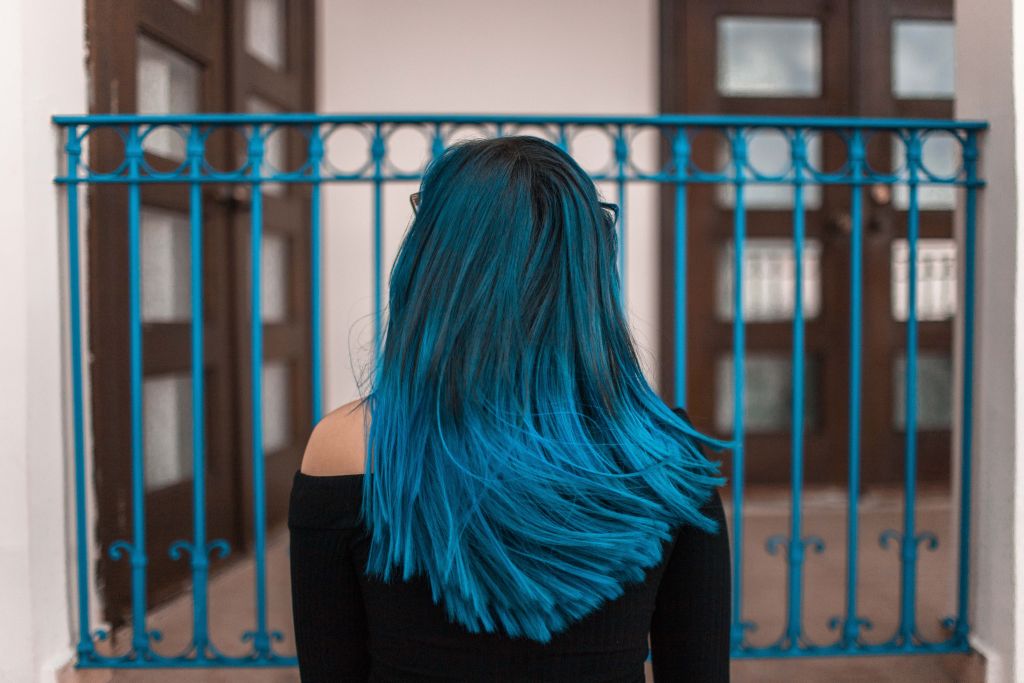 First image for the example sentence for - blue